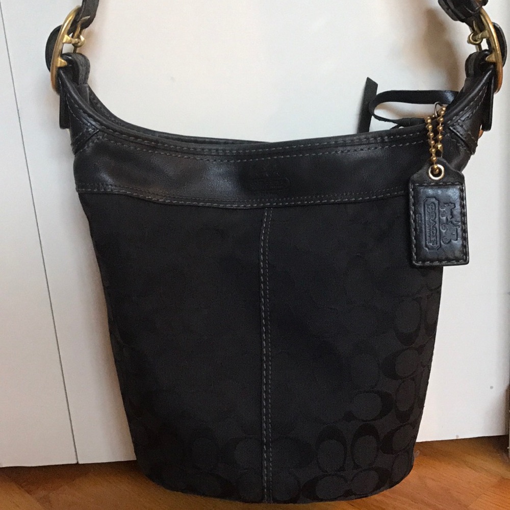 Coach Signature Canvas Bucket Shoulder Bag (Auth)